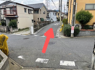 十字路を直進