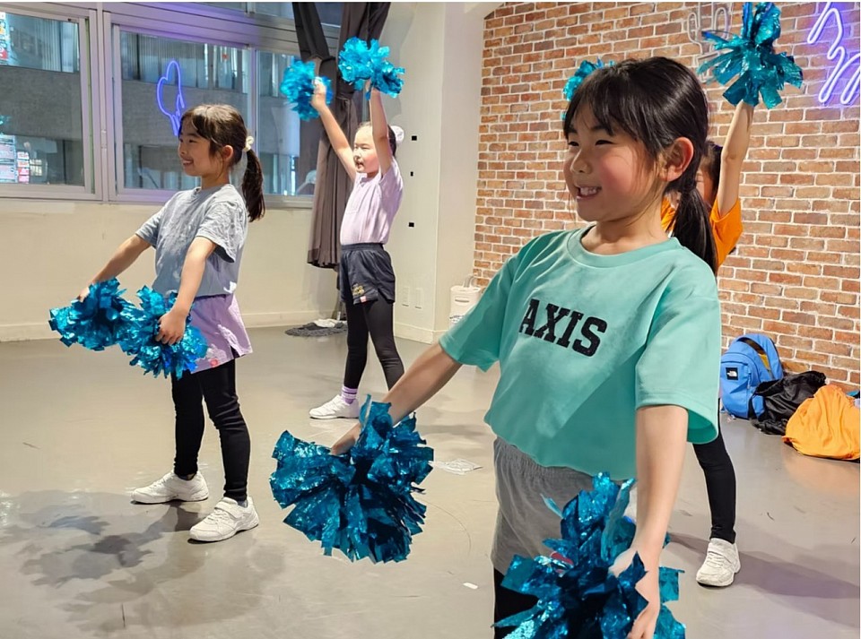 チアダンスレッスン風景