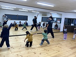 リトルクラスのダンスレッスン風景
