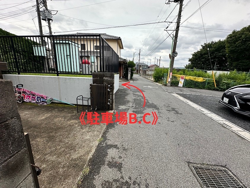 👈スタジオが左にあります👈駐車場案内